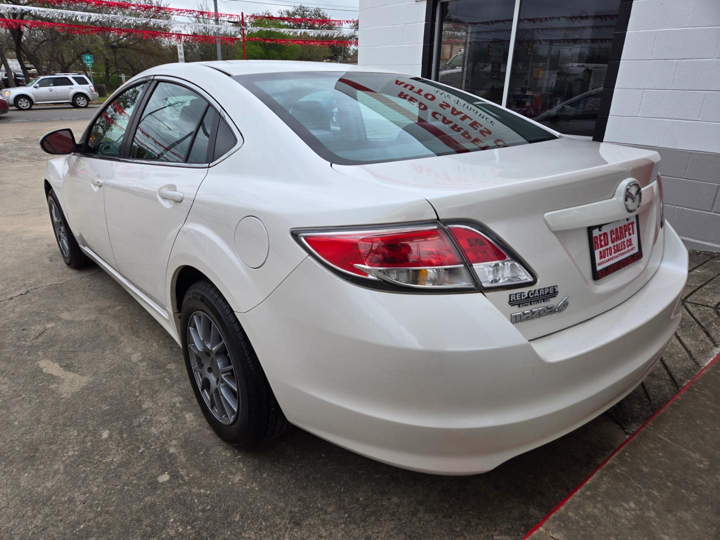 2012 WHITE Mazda MAZDA6 I Touring Plus (1YVHZ8EH4C5) with an 2.5L L4 DOHC 16V engine, 6-Speed Automatic transmission, located at 503 West Court, Seguin, TX, 78155, (830) 379-3373, 29.568621, -97.969803 - Photo#3